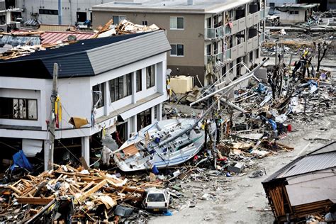 De 2011 Tohoku aardbeving en tsunami: een kijk op de invloed van Hiroyuki Arakawa