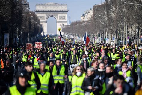 De Yellow Vest Protesten: Een Uitbarsting van Economische Frustratie en Sociaal Onrecht