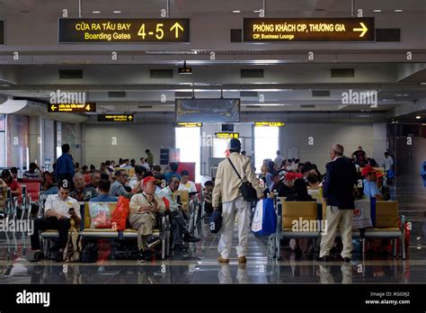 노이바이 국제공항, 그리고 그곳에서 만난 시간 여행자